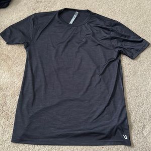 Vuori men’s black T-shirt size medium
